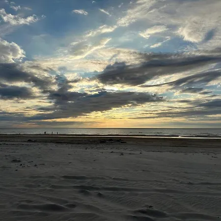 6 Person In Saltum-by Traum *